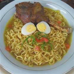 Mie kuah kaldu bebek